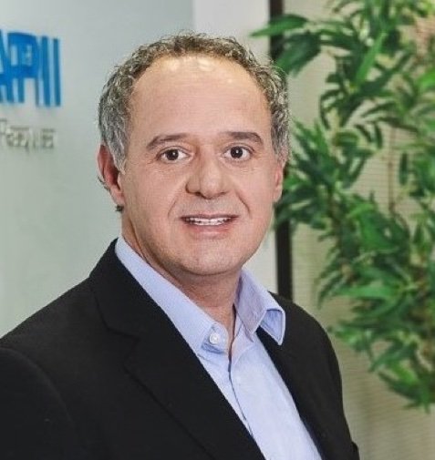 Retrato de Cláudio Schefer